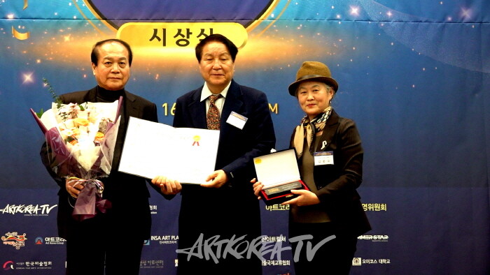 아트코리아방송 평론대상 김종근 미술평론가