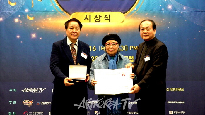 평론가선정 대상 이화진 작가