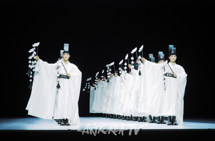 국립무용단 '향연' 1막 '제의'(진폐희문) 2024.12.17 사진 ⓒ아트코리아방송 이용선 기자