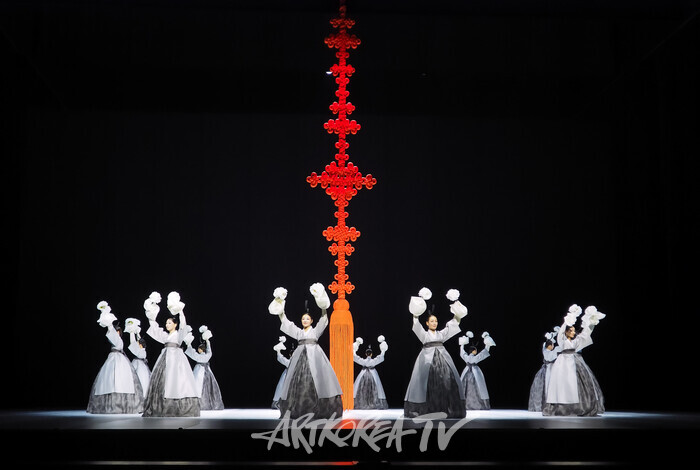 국립무용단 '향연' 1막 '진연'(가인목전단) 2024.12.17 사진 ⓒ아트코리아방송 이용선 기자