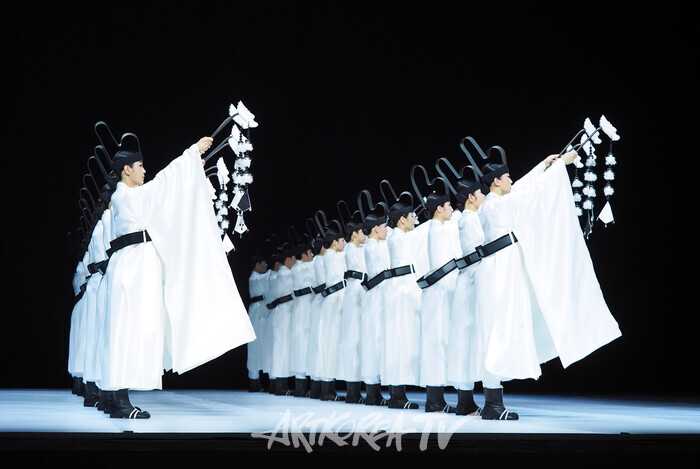 국립무용단 '향연' 1막 '제의'(진폐희문) 2024.12.17 사진 ⓒ아트코리아방송 이용선 기자