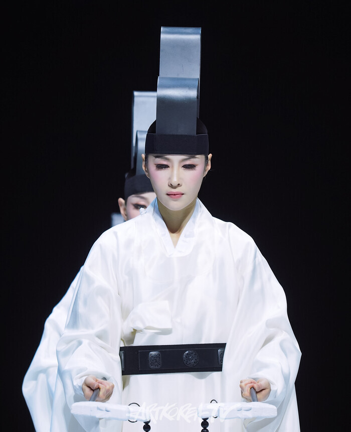 국립무용단 '향연' 1막 '제의'(진폐희문) 2024.12.17 사진 ⓒ아트코리아방송 이용선 기자