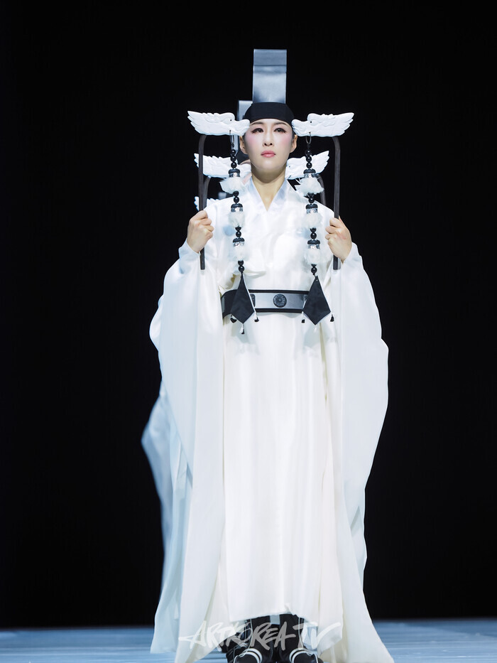 국립무용단 '향연' 1막 '제의'(진폐희문) 2024.12.17 사진 ⓒ아트코리아방송 이용선 기자