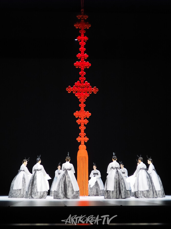 국립무용단 '향연' 1막 '진연'(가인목전단) 2024.12.17 사진 ⓒ아트코리아방송 이용선 기자