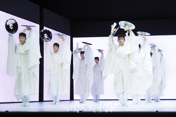 국립무용단 '향연' 2막 '바라춤'. 2024.12.17 사진 ⓒ아트코리아방송 이용선 기자