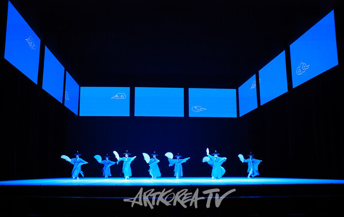 국립무용단 '향연' 3막 '선비춤'. 2024.12.17 사진 ⓒ아트코리아방송 이용선 기자