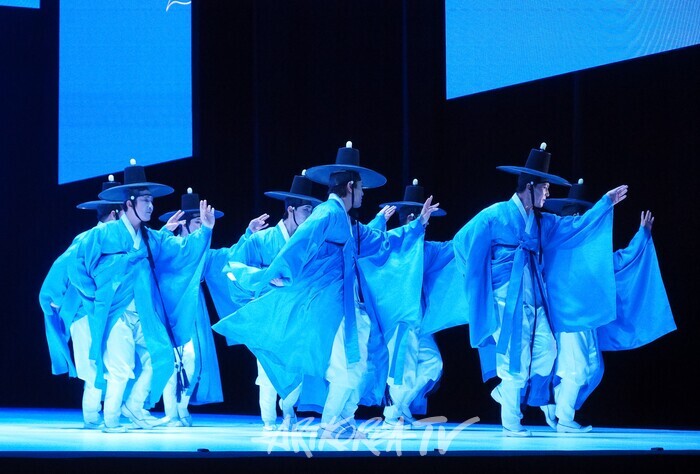 국립무용단 '향연' 3막 '선비춤'. 2024.12.17 사진 ⓒ아트코리아방송 이용선 기자