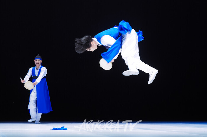 국립무용단 '향연' 3막 '소고춤'. 2024.12.17 사진 ⓒ아트코리아방송 이용선 기자