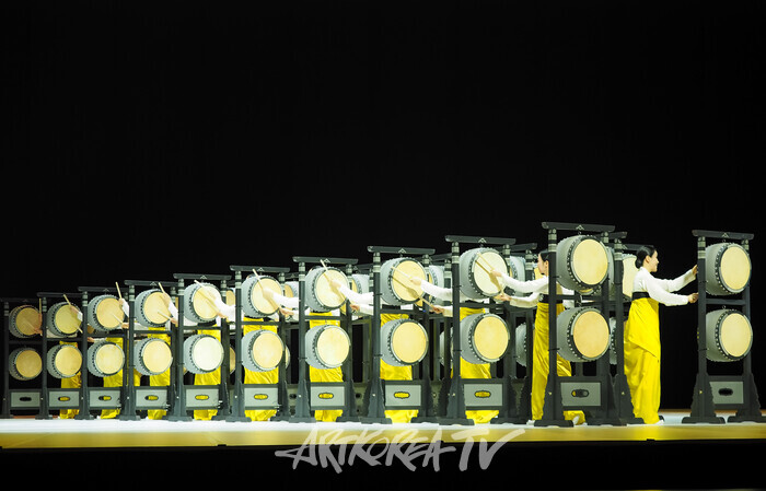 국립무용단 '향연' 3막 '이매방 오고무'. 2024.12.17 사진 ⓒ아트코리아방송 이용선 기자