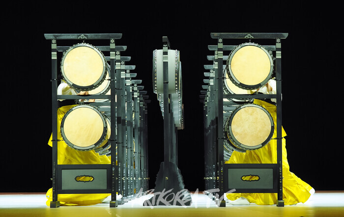 국립무용단 '향연' 3막 '이매방 오고무'. 2024.12.17 사진 ⓒ아트코리아방송 이용선 기자