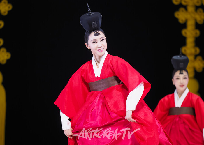 국립무용단 '향연' 4막 '신태평무'. 2024.12.17 사진 ⓒ아트코리아방송 이용선 기자