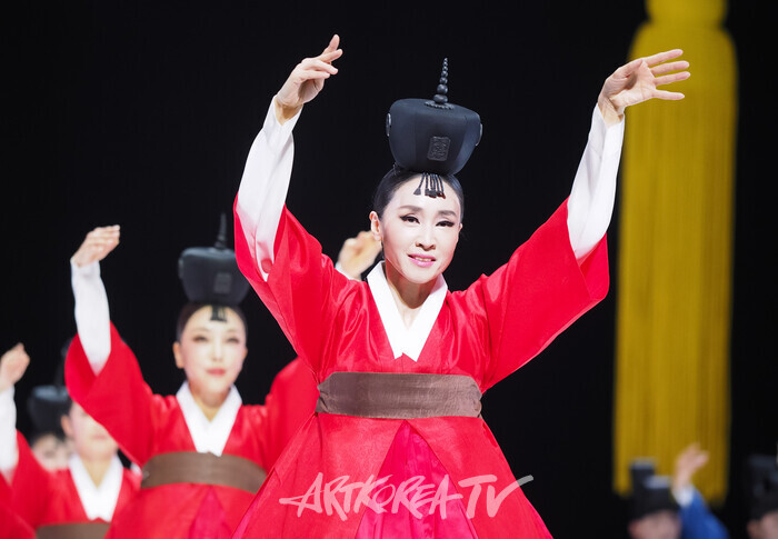 국립무용단 '향연' 4막 '신태평무'. 2024.12.17 사진 ⓒ아트코리아방송 이용선 기자
