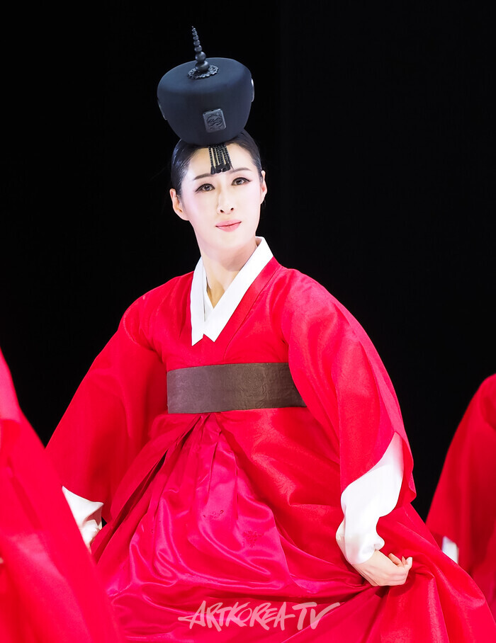 국립무용단 '향연' 4막 '신태평무'. 2024.12.17 사진 ⓒ아트코리아방송 이용선 기자