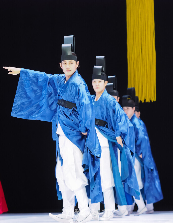 국립무용단 '향연' 4막 '신태평무'. 2024.12.17 사진 ⓒ아트코리아방송 이용선 기자