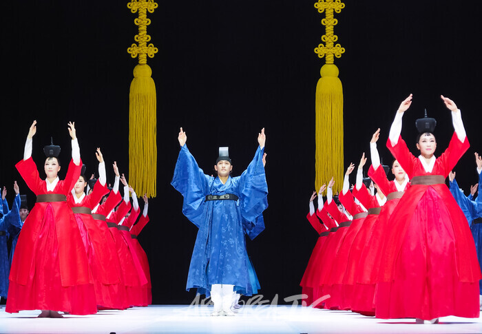 국립무용단 '향연' 4막 '신태평무'. 2024.12.17 사진 ⓒ아트코리아방송 이용선 기자