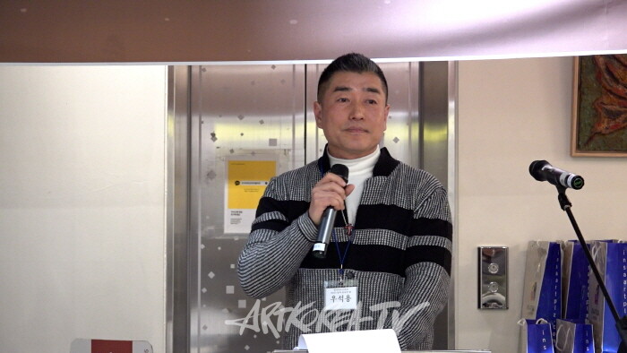 우석용 작가 사회