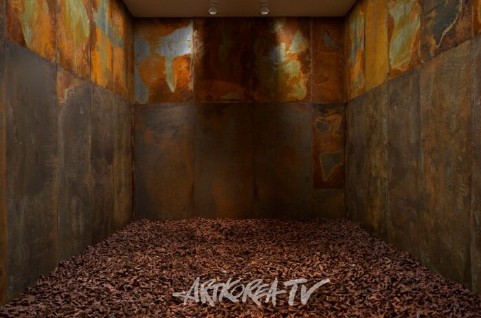 쉬폰 토마스 (무덤), 2024