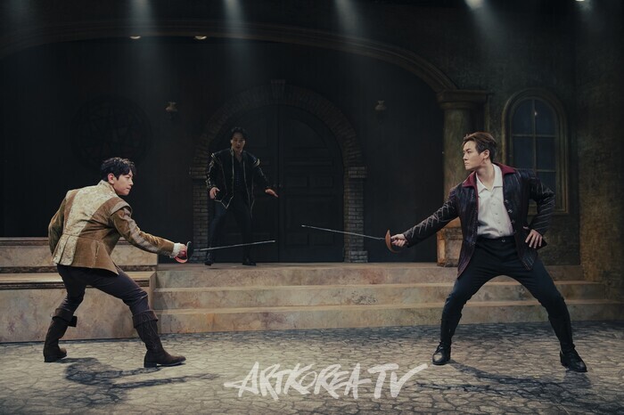 2024 연극 '스타크로스드' 공연 사진. 제공 (주)엠피앤컴퍼니