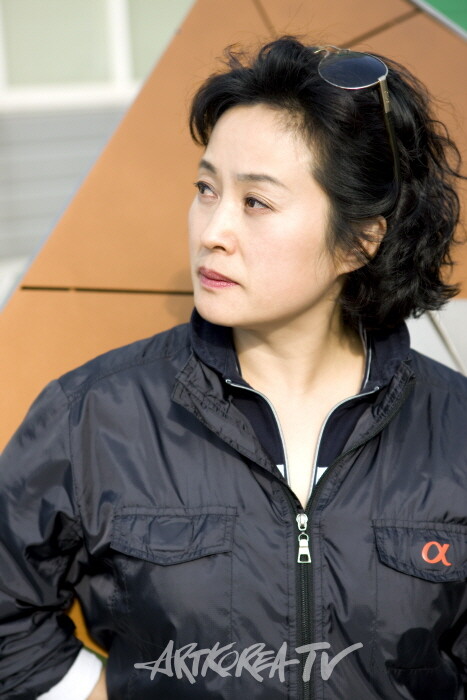 [김종근 미술평론] 철로 시선을 바꾸는 여자, 변숙경