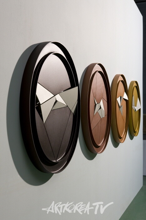 [김종근 미술평론] 철로 시선을 바꾸는 여자, 변숙경