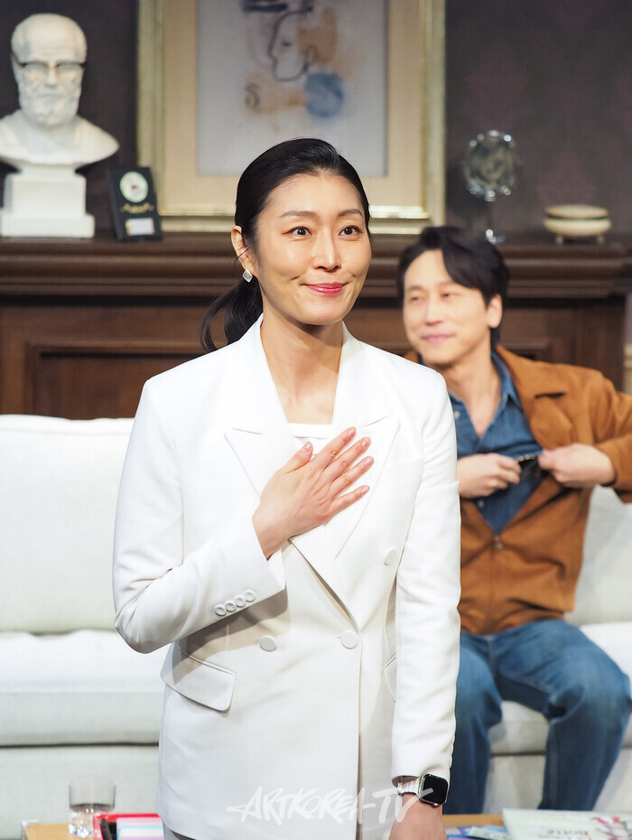 연극 '톡톡' 커튼콜(블랑슈 역 김유진). 2025.01.08 사진 ⓒ아트코리아방송 이용선 기자