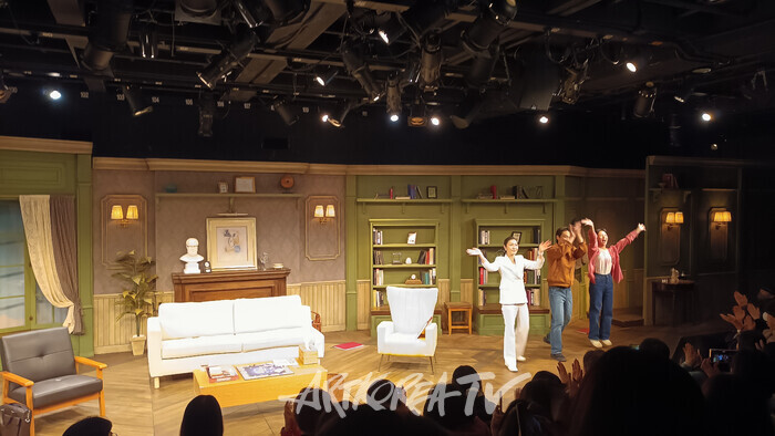 연극 '톡톡' 커튼콜. 2025.01.08 사진 ⓒ아트코리아방송 이용선 기자