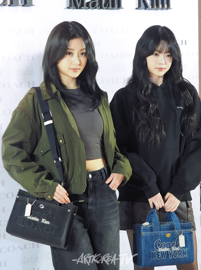 코치 마뗑킴 컬렉션 팝업 행사(르세라핌 허윤진과 홍은채) 2025.01.10 사진 ⓒ아트코리아방송 이용선 기자