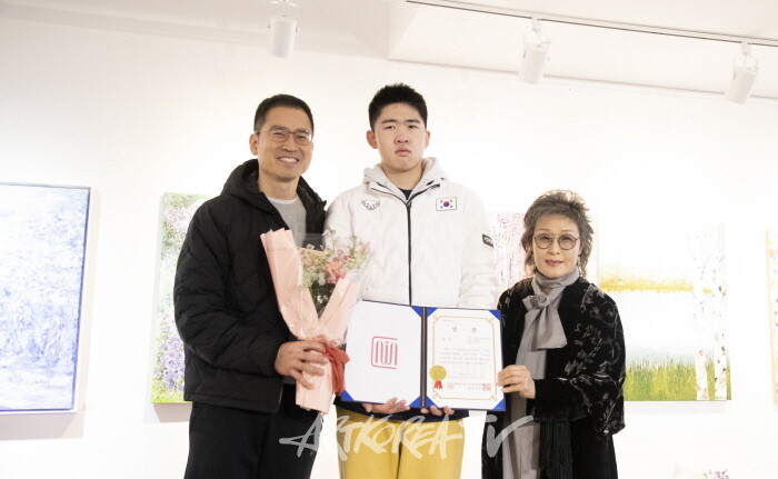 세계미술작가교류협회장상  김미선 작가(박찬율 대리수상)