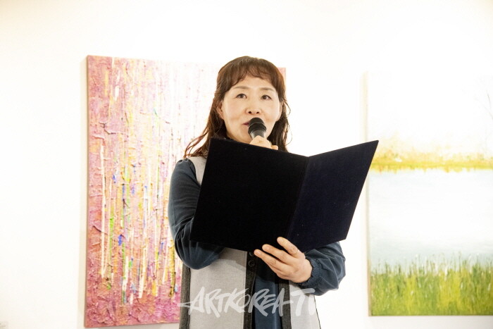 정영은 작가  축시 낭독