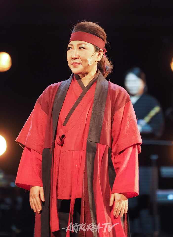 여성국극 '벼개가 된 사나히' 공연(김미영). 2025.01.15 사진 ⓒ아트코리아방송 이용선 기자