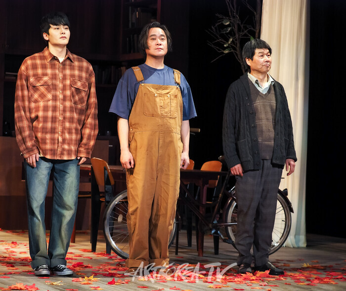 연극 '붉은 낙엽' (최정우-권태건-선종남) 2025.01.17 사진 ⓒ아트코리아방송 이용선 기자