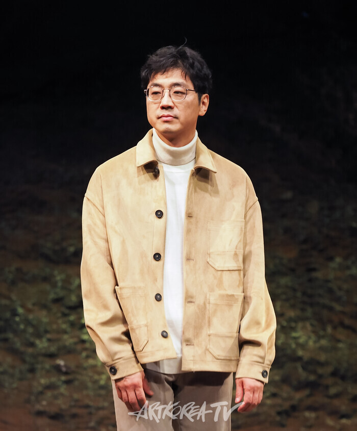 연극 '목련풍선' 커튼콜(상원 역 이윤재). 2025.01.21 사진 ⓒ아트코리아방송 이용선 기자