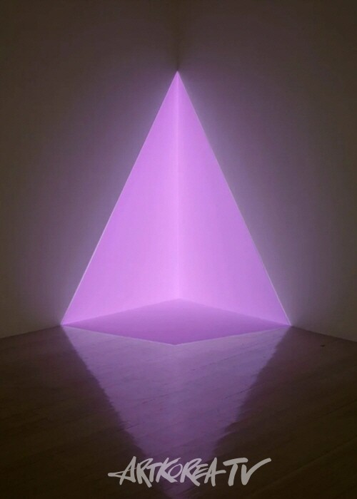 james-turrell-alta-pink-1968-734x1024