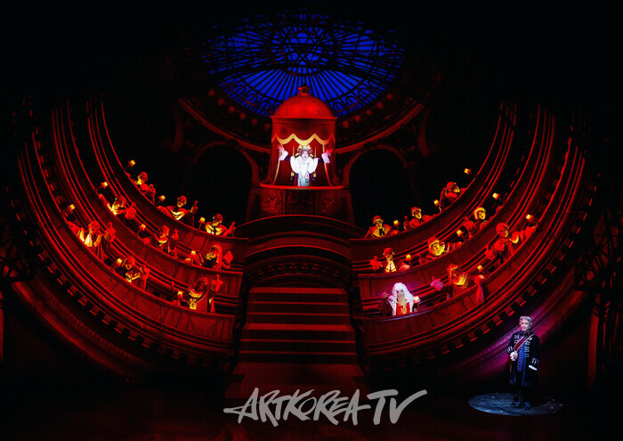 뮤지컬 '웃는 남자' 공연 사진. 제공 EMK뮤지컬컴퍼니