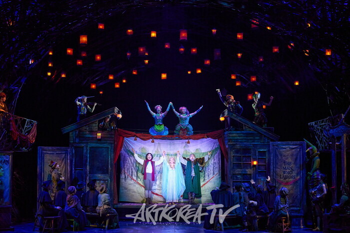 뮤지컬 '웃는 남자' 공연 사진. 제공 EMK뮤지컬컴퍼니