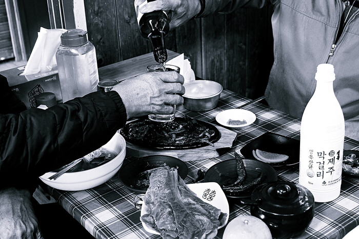 장희수 작가 사진전-제주 오일장 '장날'