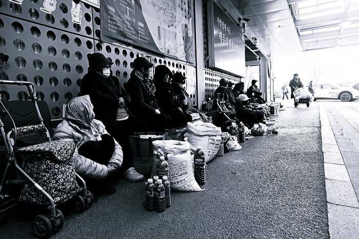 장희수 작가 사진전-제주 오일장 '장날'