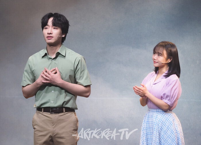 창작뮤지컬 '그해 여름' 커튼콜(윤석영 역 안지환, 서정인 역 홍나현). 2025.1.31 사진 ⓒ아트코리아방송 이용선 기자