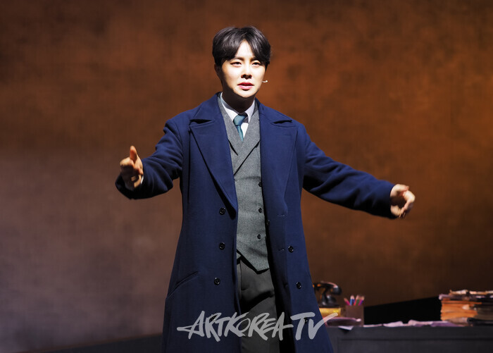 뮤지컬 '넬리블라이' 커튼콜(최민우) 2025.02.01 사진 ⓒ아트코리아방송 이용선 기자