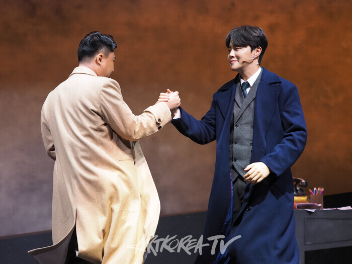 뮤지컬 '넬리블라이' 커튼콜(최민우, 정호윤) 2025.02.01 사진 ⓒ아트코리아방송 이용선 기자