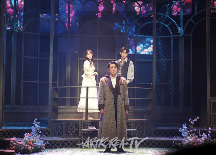 창작뮤지컬 '라파치니의 정원' 커튼콜(베아트리체 역 박새힘, 라파치니 역 김대종, 지오나비 역 정지우) 2025.02.04 사진 ⓒ아트코리아방송 이용선 기자