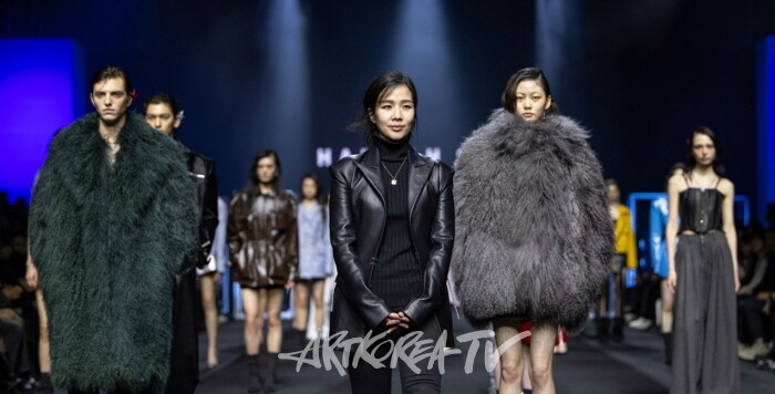한나신, 2025 F/W 서울패션위크 컬렉션 성료 – 사진 제공: HANNAH SHIN