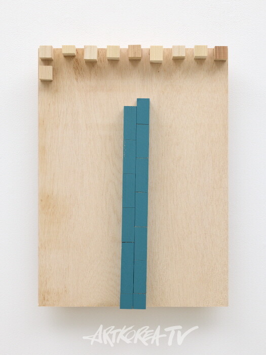 [Johyun Gallery] Kishio Suga, Submerged Thoughts in Void, 2024, Wood, Acrylic, 61.6 x 45.4 x 9.2 cm