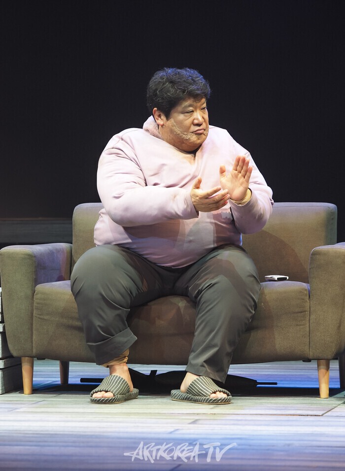 연극 '저수지의 인어' 커튼콜(용재 역 유병훈) 2025.02.13 사진 ⓒ아트코리아방송 이용선 기자