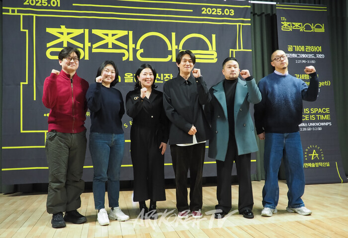 제17회 공연예술창작산실 올해의신작 5차 기자간담회(사진 왼쪽부터 전인철 연출가-이보람 작가-이연승 작곡가-조태복 작가-김성민 안무가-김판선 안무가) 2025.02.18 사진 ⓒ아트코리아방송 이용선 기자