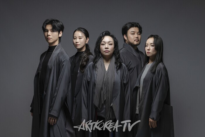 국립창극단 '보허자-허공을 걷는 자' 출연진 단체. 제공 국립극장