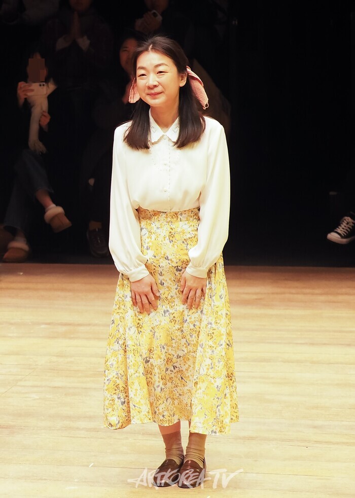 ​연극 '동백당; 빵집의 사람들' 커튼콜. 2025.02.20 사진 ⓒ 아트코리아방송 이용선 기자​