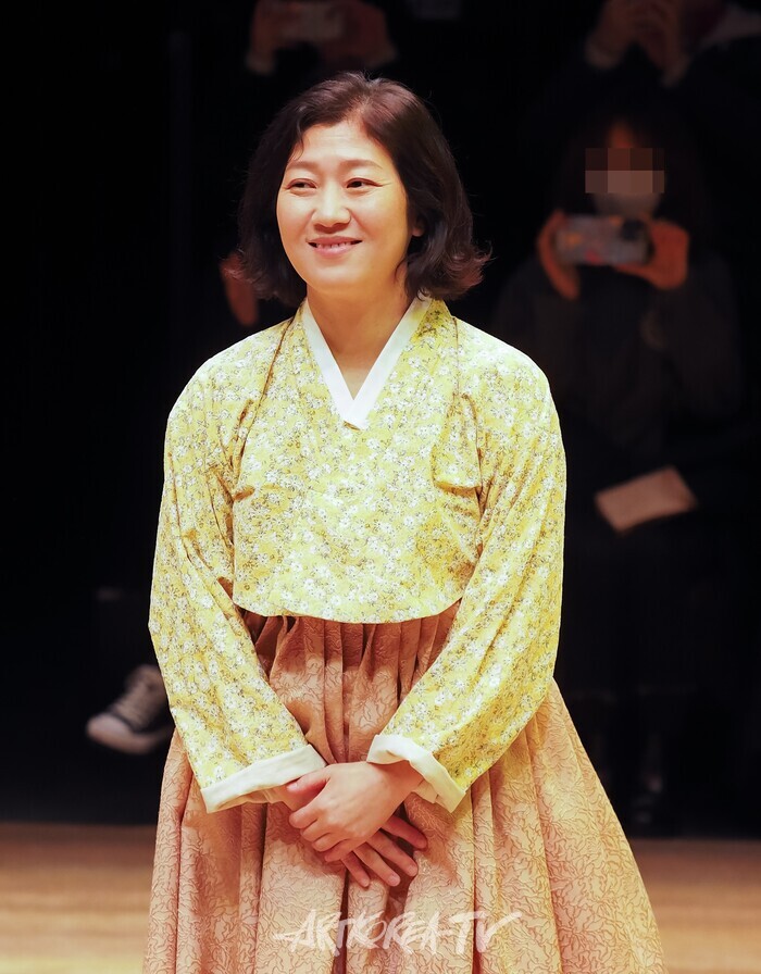 ​연극 '동백당; 빵집의 사람들' 커튼콜. 2025.02.20 사진 ⓒ 아트코리아방송 이용선 기자​