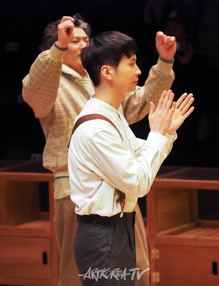 ​연극 '동백당; 빵집의 사람들' 커튼콜. 2025.02.20 사진 ⓒ 아트코리아방송 이용선 기자​