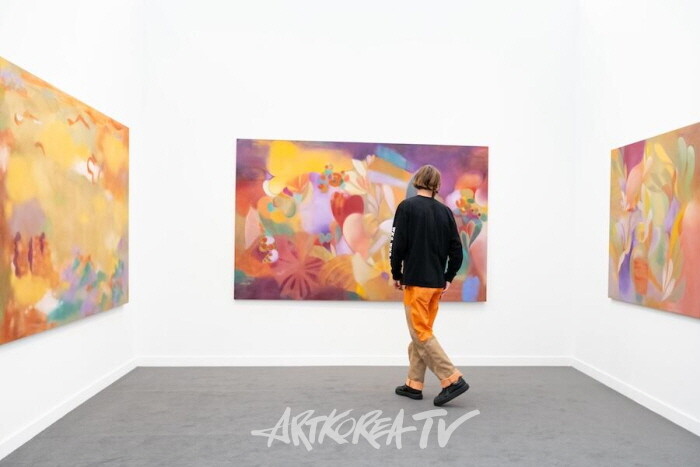 Frieze Los Angeles 2025. 사진-Casey Kelbaugh. 제공-Frieze 및 CKA